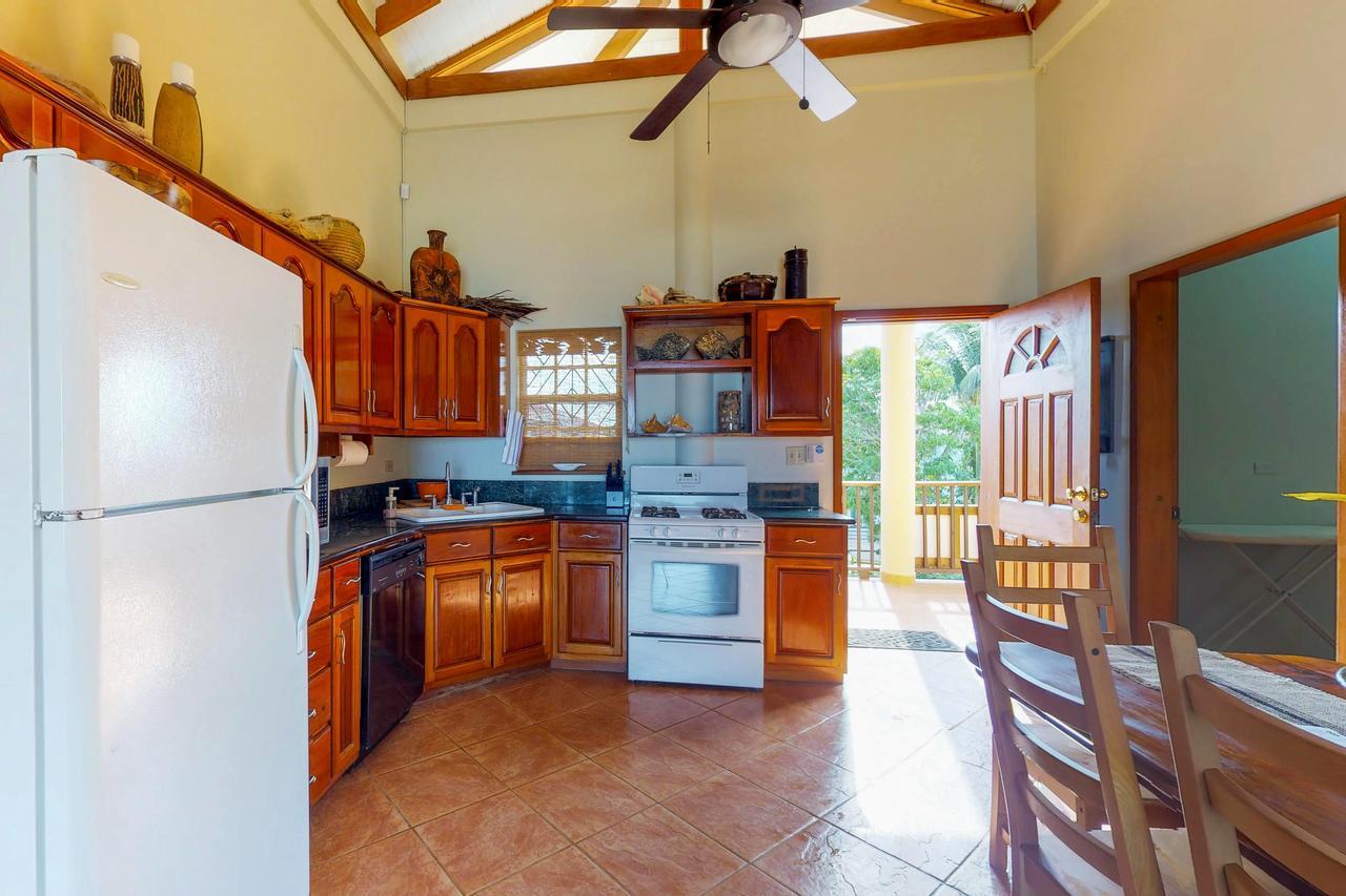 Mirasol Villa Placencia Exterior photo